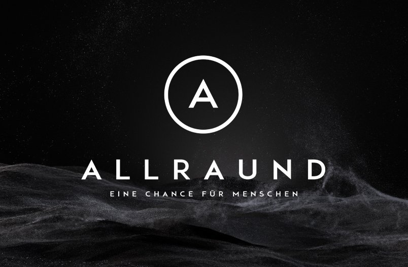 Referenzbild AllrAund neues Logo auf schwarzem Sand, HFNR Hüfner Design, München.