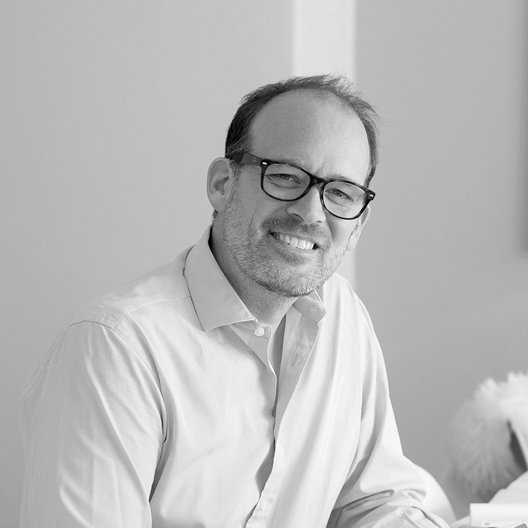 Foto von Ralph Dirkmann, Immobilienstudio, neue Corporate Identity, HFNR Hüfner Design, München.